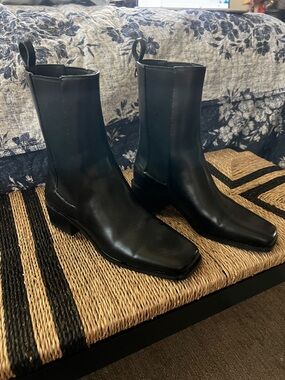NEW Never caused H&M Chelsea Boots